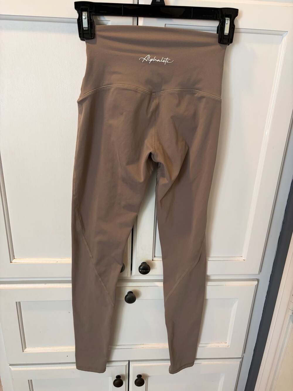 Alphalete Surface Leggings in Taupe Size XS